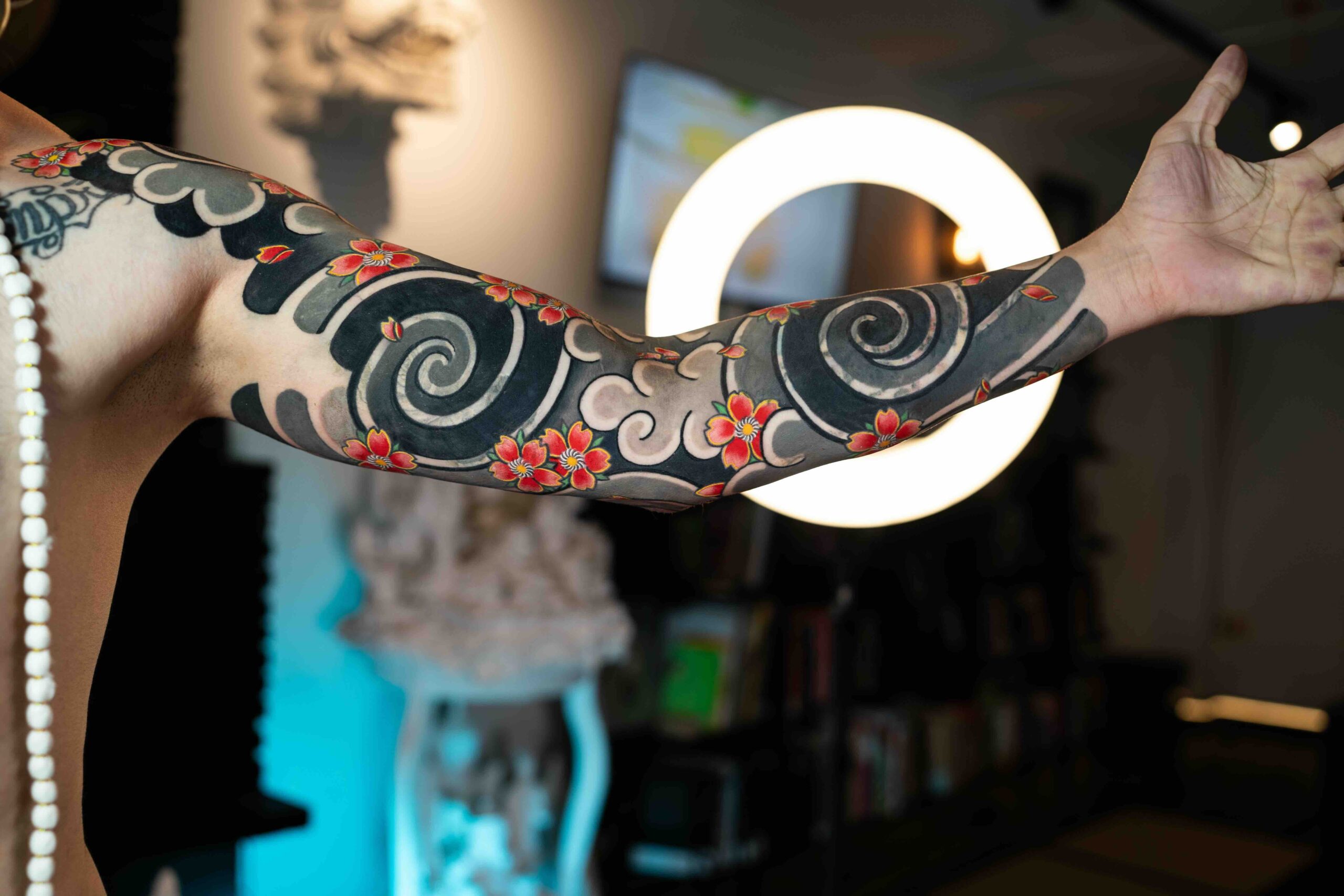 Tatuaje de brazo completo japones