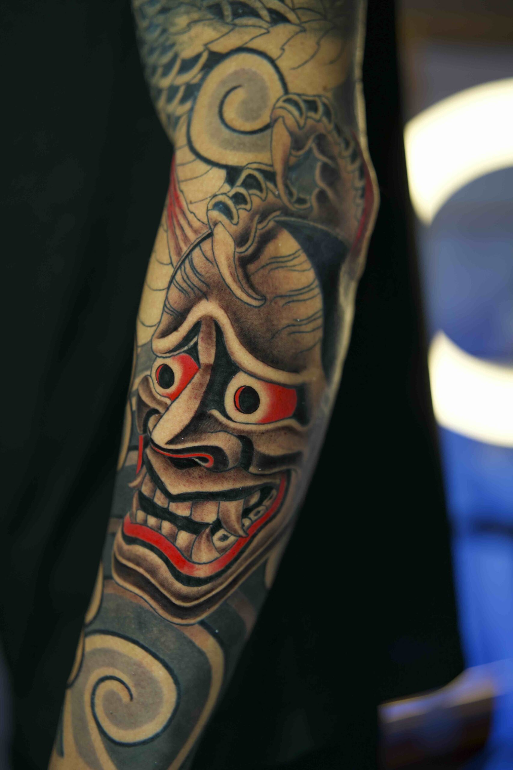 Máscara estilo oriental brazo completo