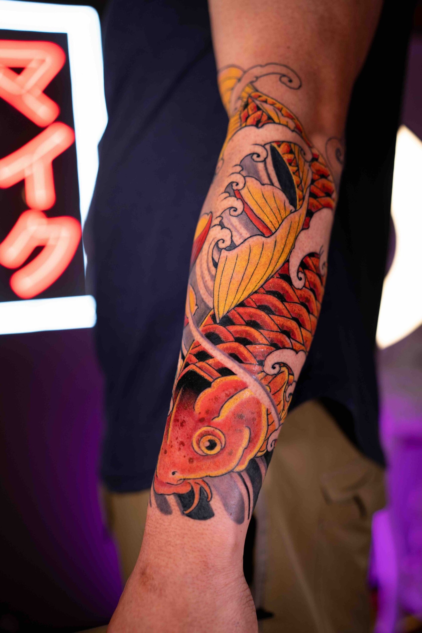 Pez koi en brazo